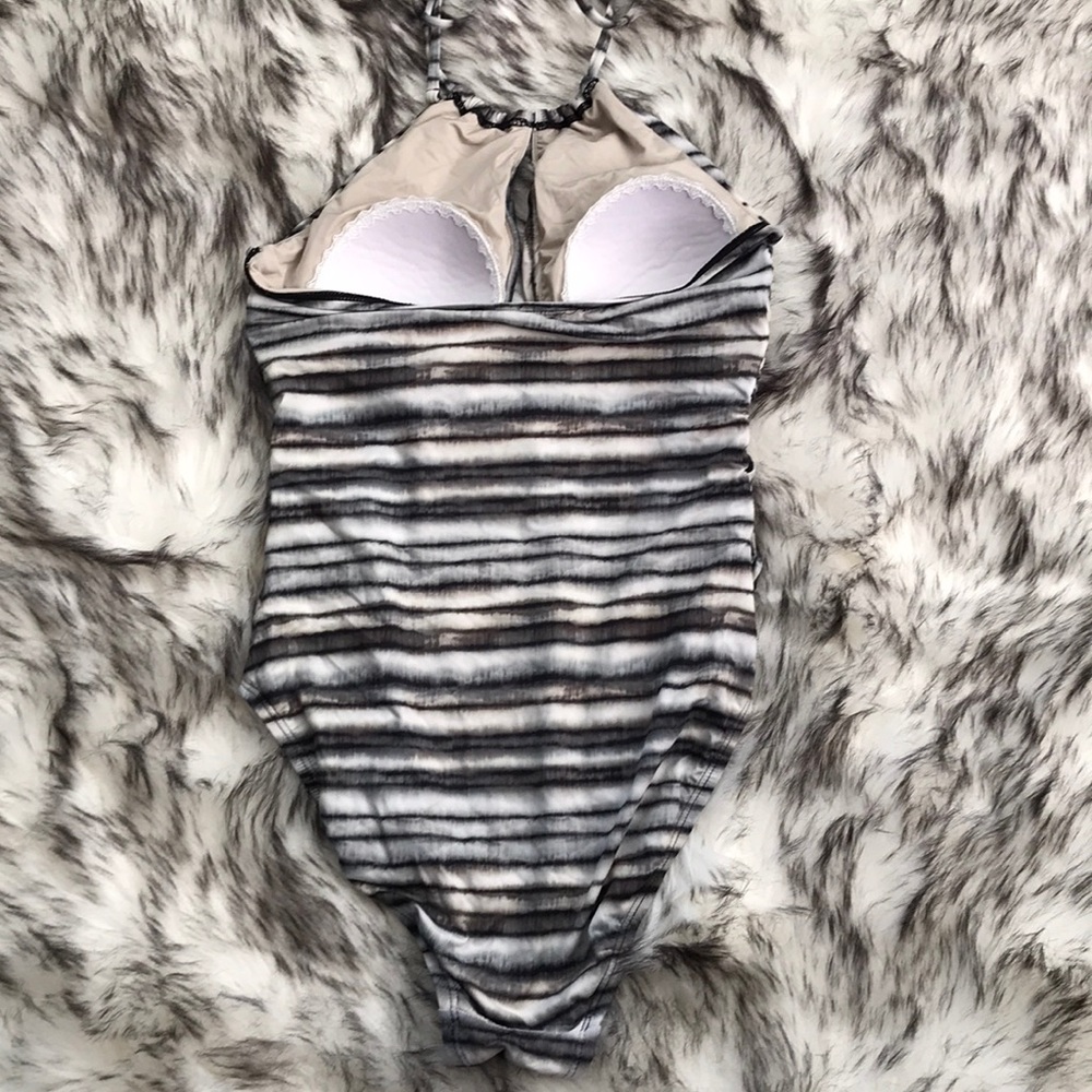 LaBlanca Bamboo Tummy Control High Neck Halter, 8 - Picture 4 of 5